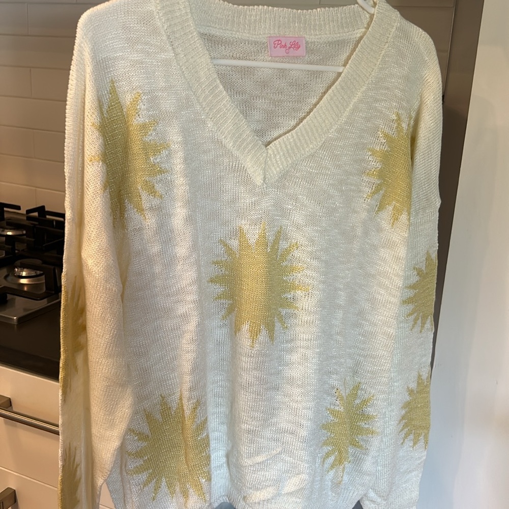 NWOT Pink Lily Sweater. Size Large